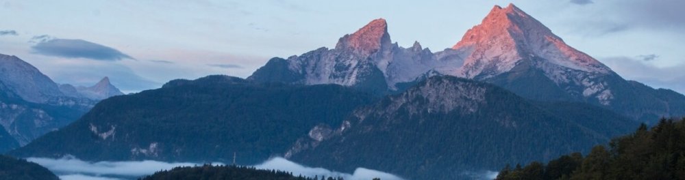 Bergpanorama - Natur und bäuerliche Tradition in Berchtesgaden und Hochkultur in Salzburg